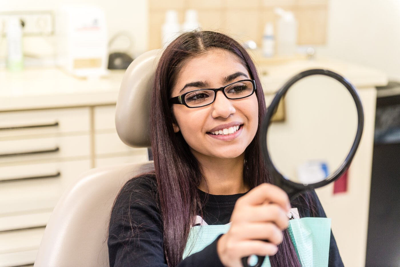 Zufriedene Patientin nach der Behandlung